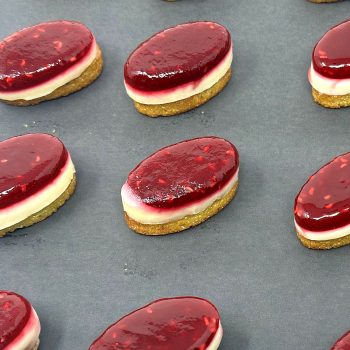 plateau 15 mignardises pistache et griotte